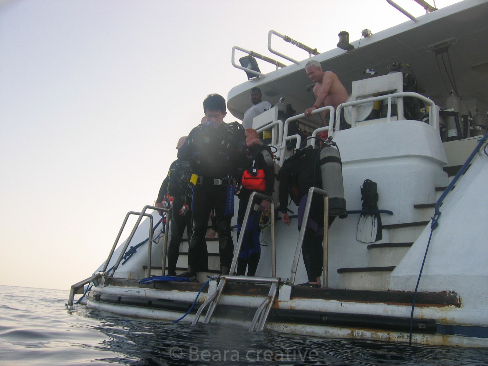 Divers on platform 500